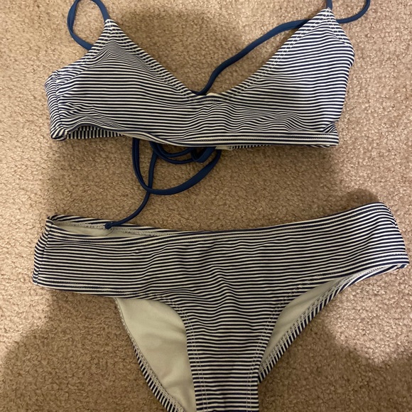 Bikini - Picture 2 of 2